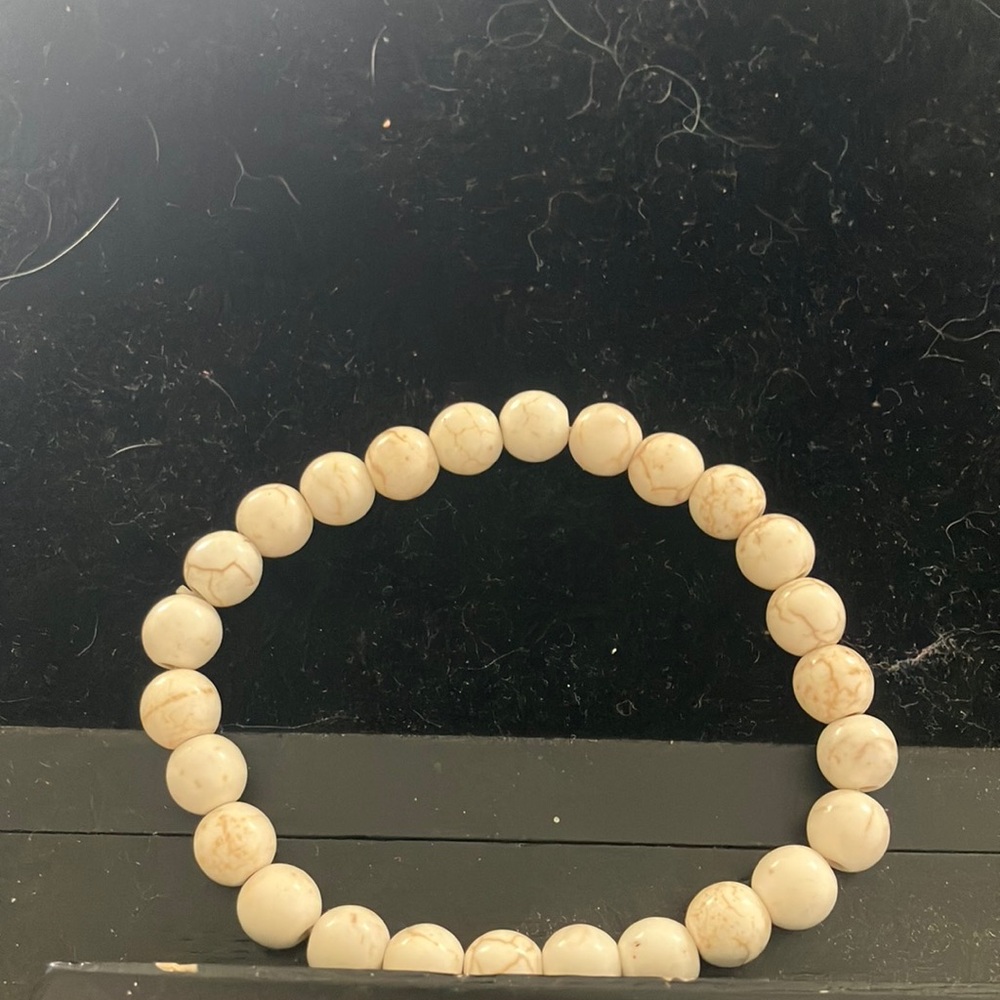 Elegant Cream stretch Beaded Bracelet
